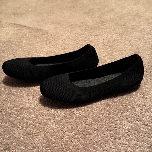 Cushionaire Women's Black Loafers - Picture 2 of 5